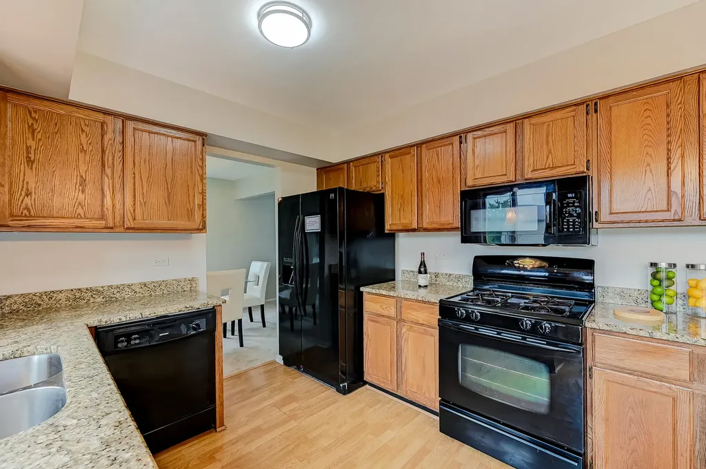 121 Heath Place Westmont IL 60559