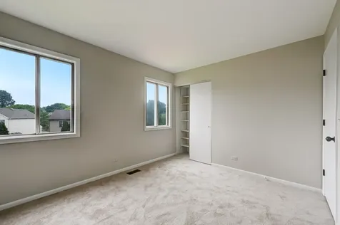 121 Heath Place Westmont IL 60559