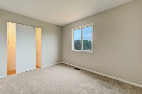 121 Heath Place Westmont IL 60559
