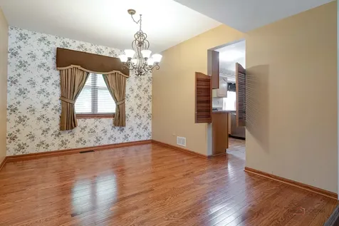 1889 Mcrae Lane Mundelein IL 60060