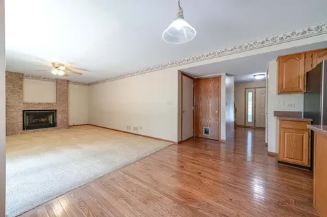 1889 Mcrae Lane Mundelein IL 60060