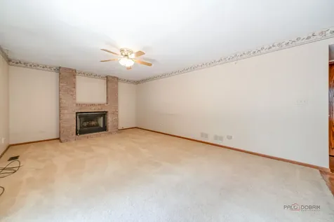 1889 Mcrae Lane Mundelein IL 60060