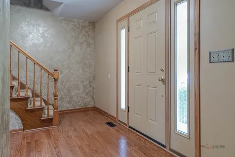 1889 Mcrae Lane Mundelein IL 60060
