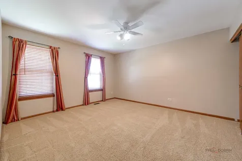 1889 Mcrae Lane Mundelein IL 60060