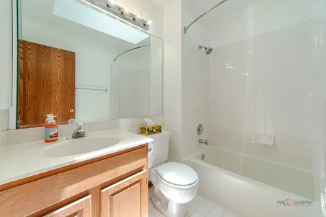 1889 Mcrae Lane Mundelein IL 60060