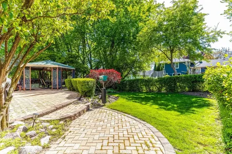 1889 Mcrae Lane Mundelein IL 60060
