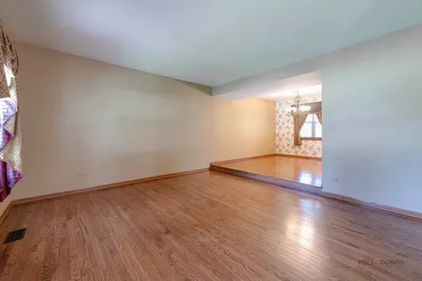1889 Mcrae Lane Mundelein IL 60060