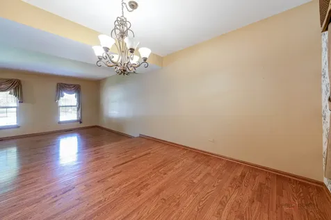 1889 Mcrae Lane Mundelein IL 60060
