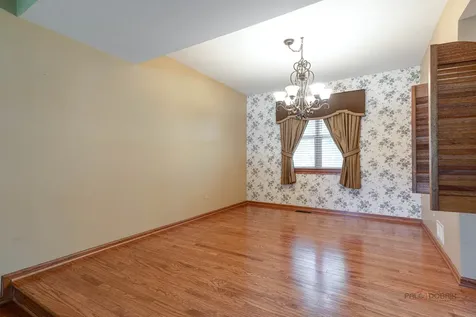 1889 Mcrae Lane Mundelein IL 60060