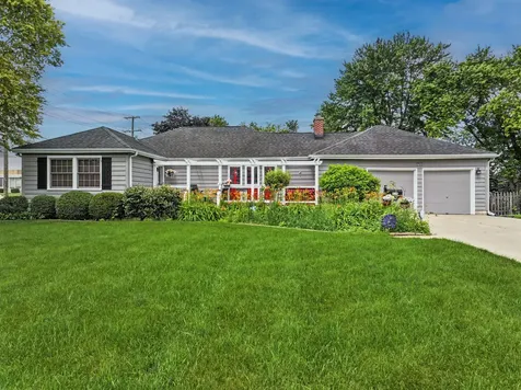 715 North Green Street Mchenry IL 60050
