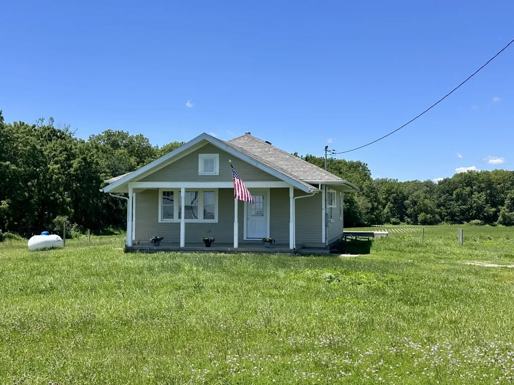 7637 1900 East Street Tiskilwa IL 61368