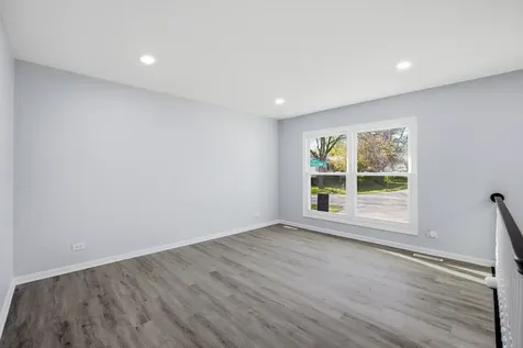 915 Mayfield Drive Round Lake Beach IL 60073