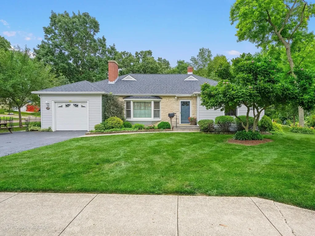 449 Arbor Avenue West Chicago IL 60185
