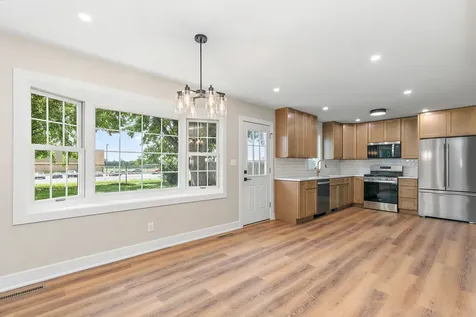 619 Dartmoor Drive Crystal Lake IL 60014