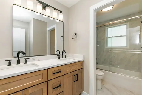 619 Dartmoor Drive Crystal Lake IL 60014