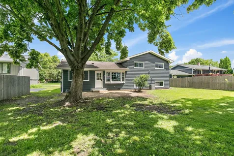 619 Dartmoor Drive Crystal Lake IL 60014