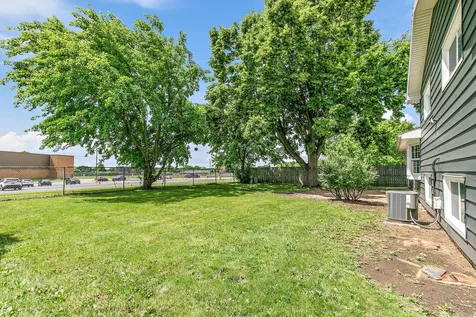619 Dartmoor Drive Crystal Lake IL 60014
