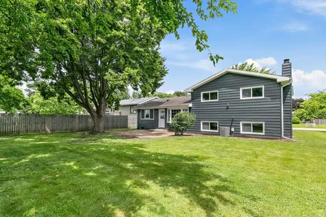 619 Dartmoor Drive Crystal Lake IL 60014