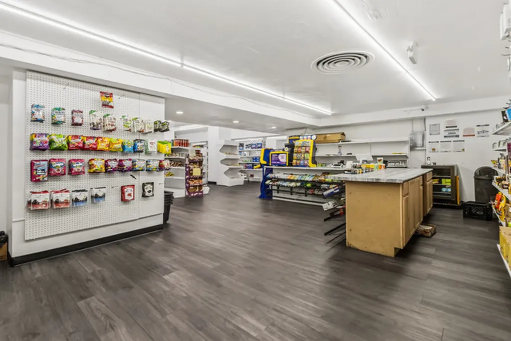 5701 North Sheridan Road Chicago IL 60660