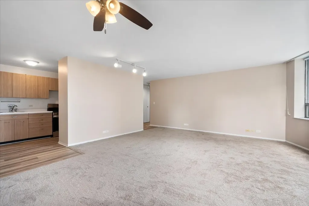 5701 North Sheridan Road Chicago IL 60660