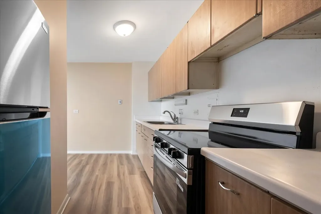 5701 North Sheridan Road Chicago IL 60660