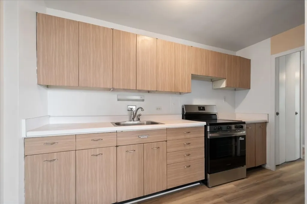 5701 North Sheridan Road Chicago IL 60660