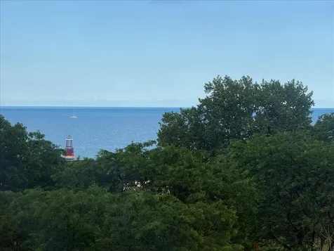 5701 North Sheridan Road Chicago IL 60660