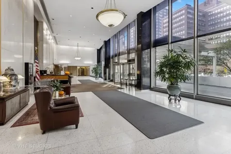 5701 North Sheridan Road Chicago IL 60660