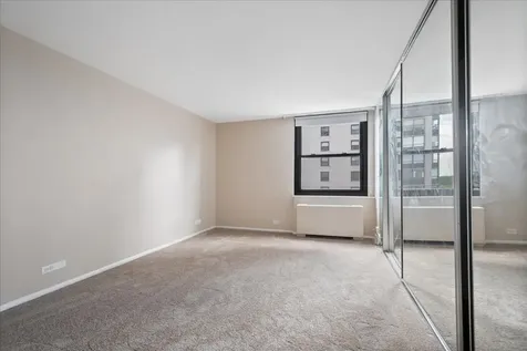 5701 North Sheridan Road Chicago IL 60660
