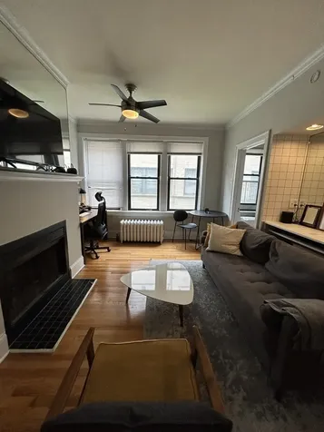 639 West Roscoe Street Chicago IL 60657