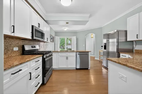 1051 West Sutton Court Palatine IL 60067