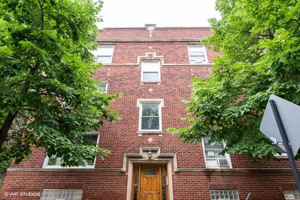 1253 West Byron Street Chicago IL 60613