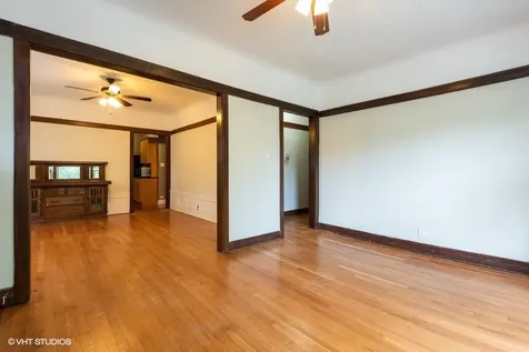 1253 West Byron Street Chicago IL 60613