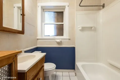 1253 West Byron Street Chicago IL 60613