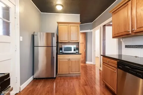 1253 West Byron Street Chicago IL 60613