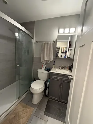 541 West Oakdale Avenue Chicago IL 60657