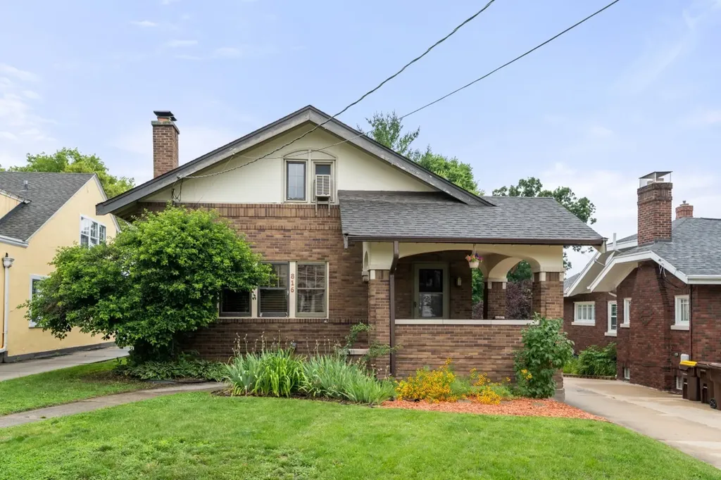 816 Paris Avenue Rockford IL 61107