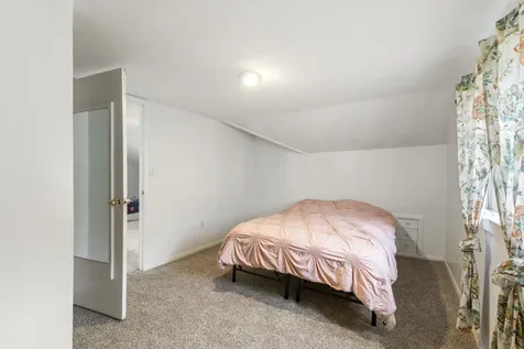 816 Paris Avenue Rockford IL 61107