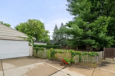 816 Paris Avenue Rockford IL 61107