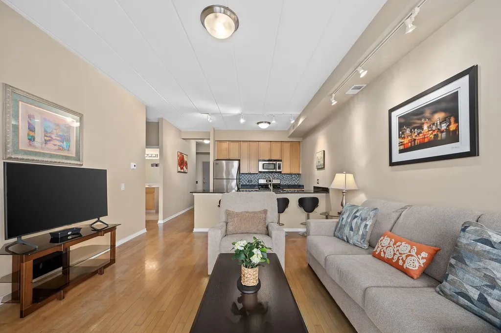 974 West 35th Place Chicago IL 60609