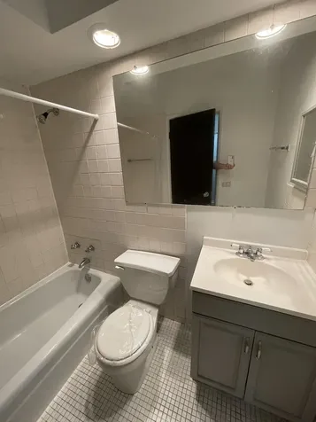 541 West Oakdale Avenue Chicago IL 60657