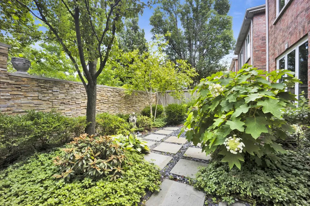 1727 West Peterson Avenue Chicago IL 60660