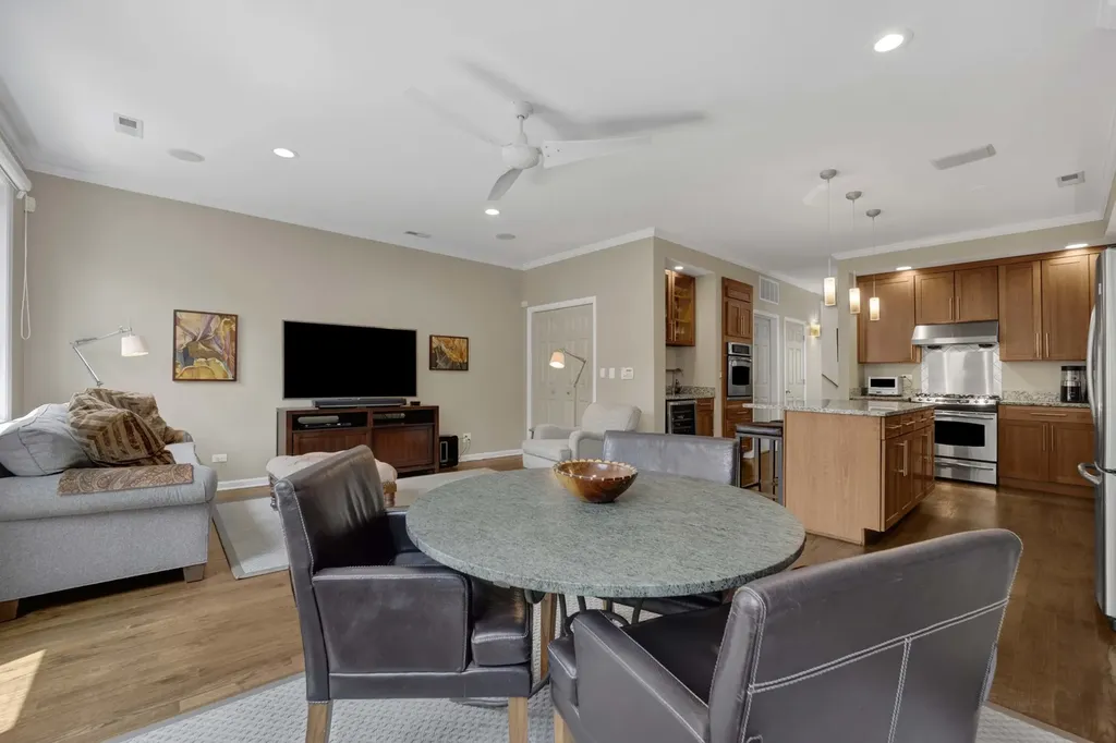 1727 West Peterson Avenue Chicago IL 60660