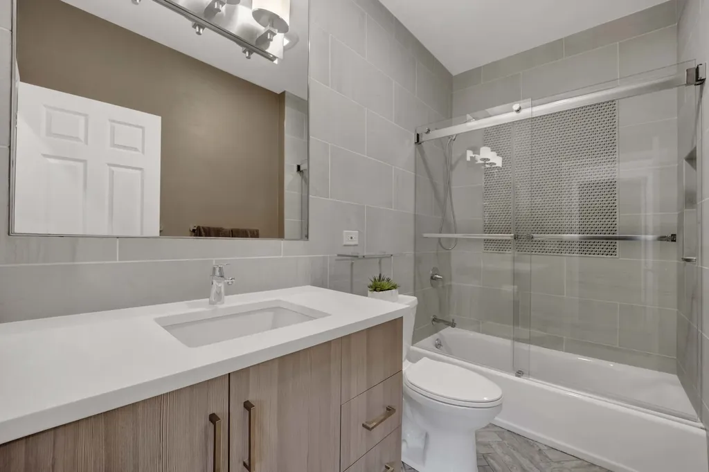 1727 West Peterson Avenue Chicago IL 60660