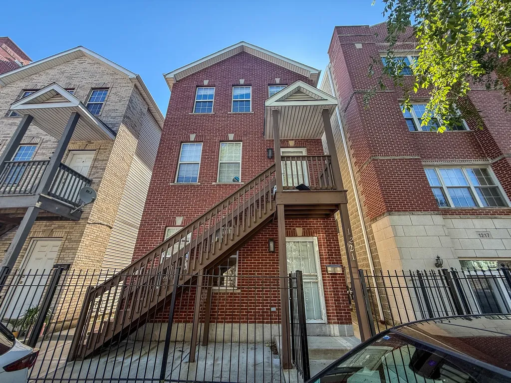 1221 North Honore Street Chicago IL 60622