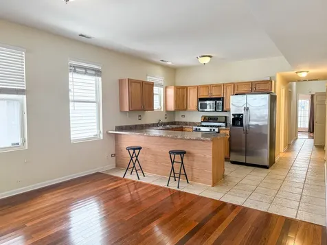 1221 North Honore Street Chicago IL 60622