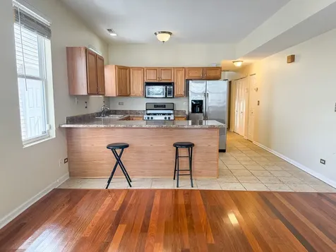 1221 North Honore Street Chicago IL 60622