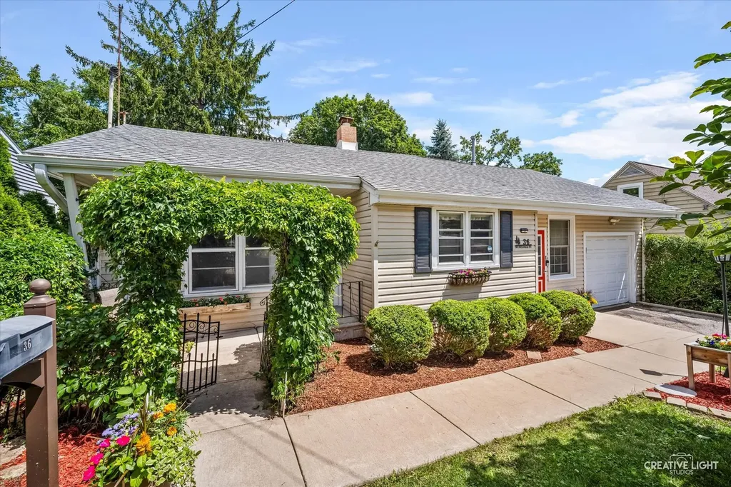 36 Mosedale Street St. Charles IL 60174