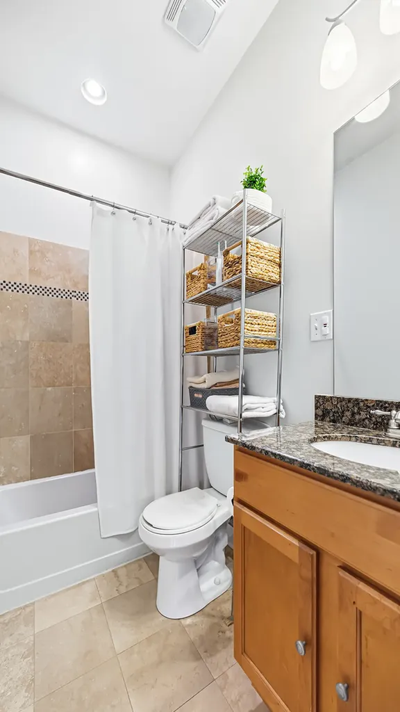 1637 West Granville Avenue Chicago IL 60660