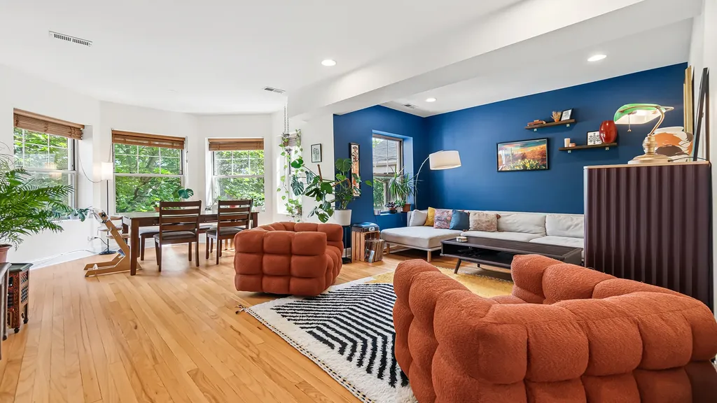 1637 West Granville Avenue Chicago IL 60660